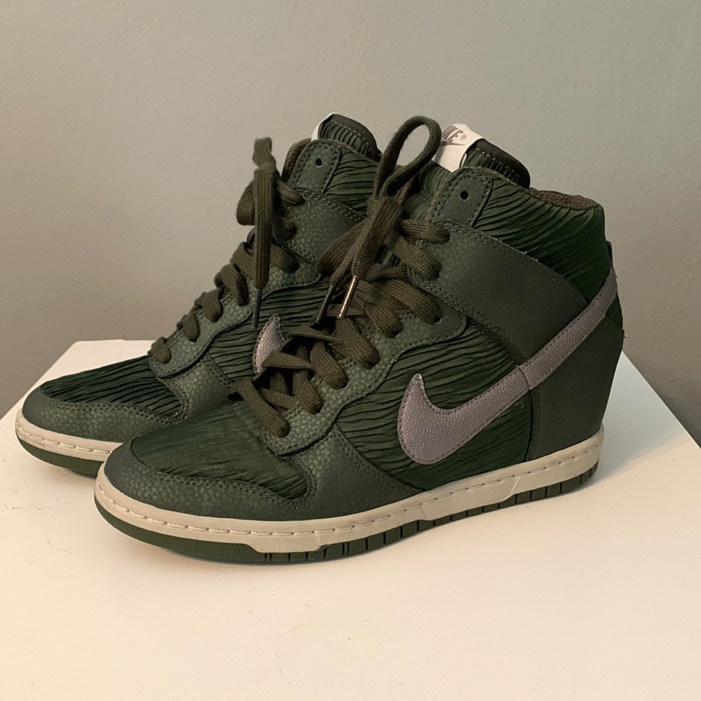 Nike women’s Dunk Sky HI, size 8.5, green with metallic pewter swoosh.